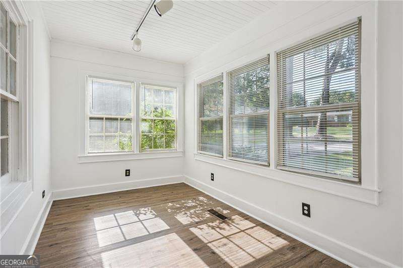 Photo 17 of 30 Woodlawn Avenue