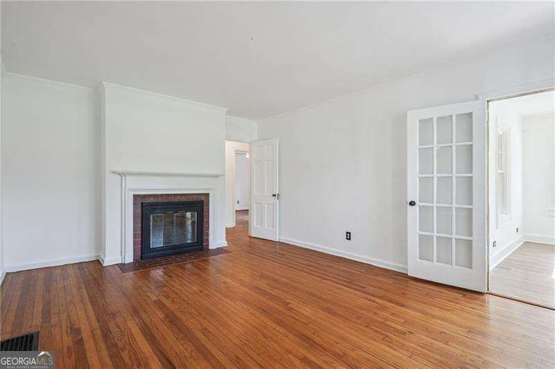 Photo 5 of 30 Woodlawn Avenue