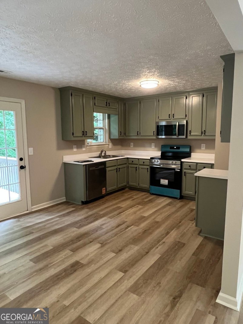 Photo 5 of 4622 Middleboro Lane