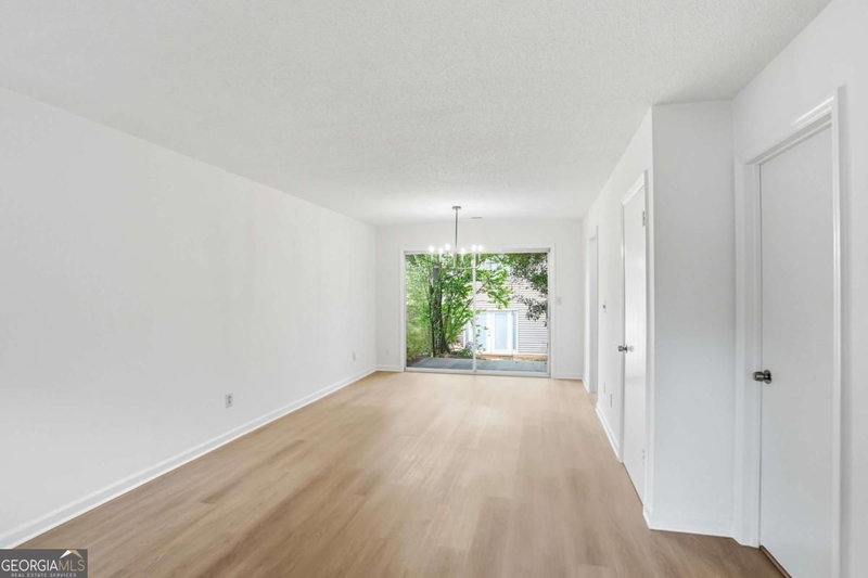 Photo 4 of 413 Promenade Court SW