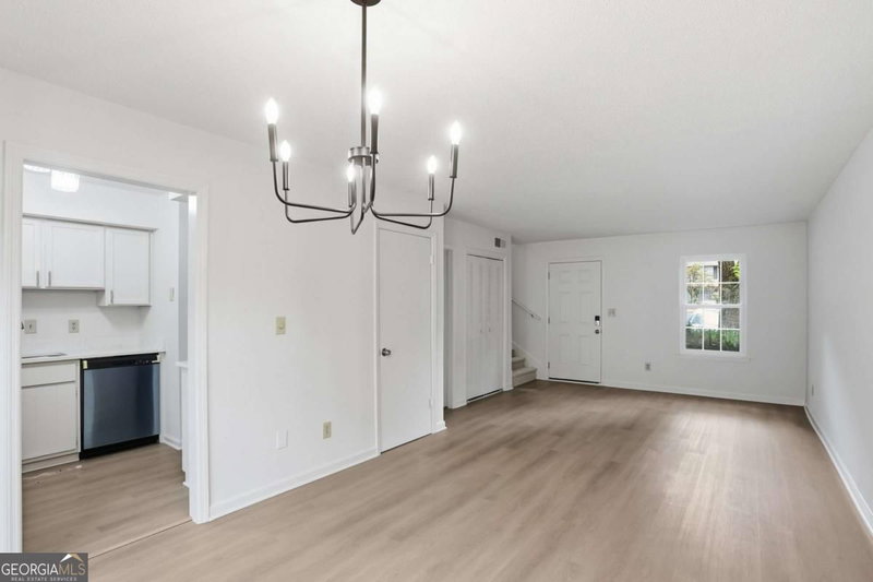 Photo 8 of 413 Promenade Court SW