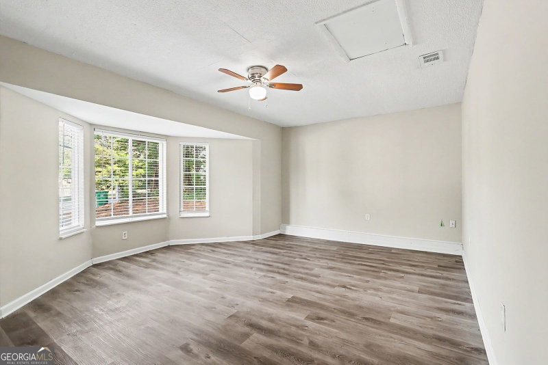Photo 4 of 2196 Scarbrough Drive