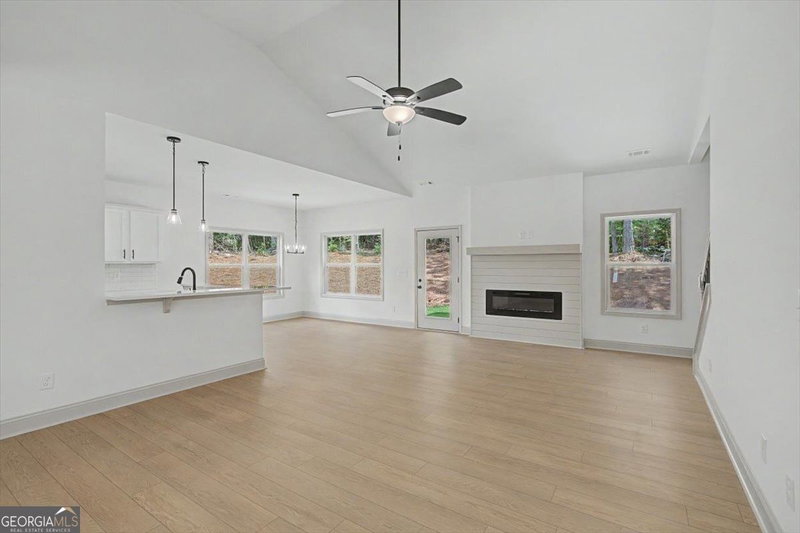 Photo 12 of 3312 Lakeview Parkway