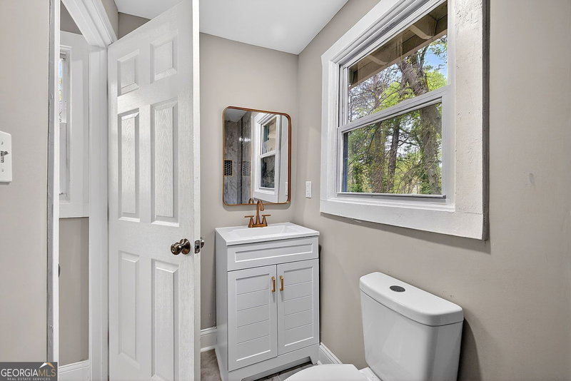 Photo 11 of 231 Glenrose Circle SW