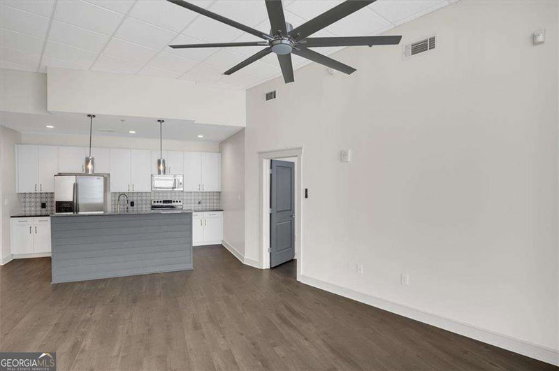 Photo 19 of 44 Peachtree Place NW #2024
