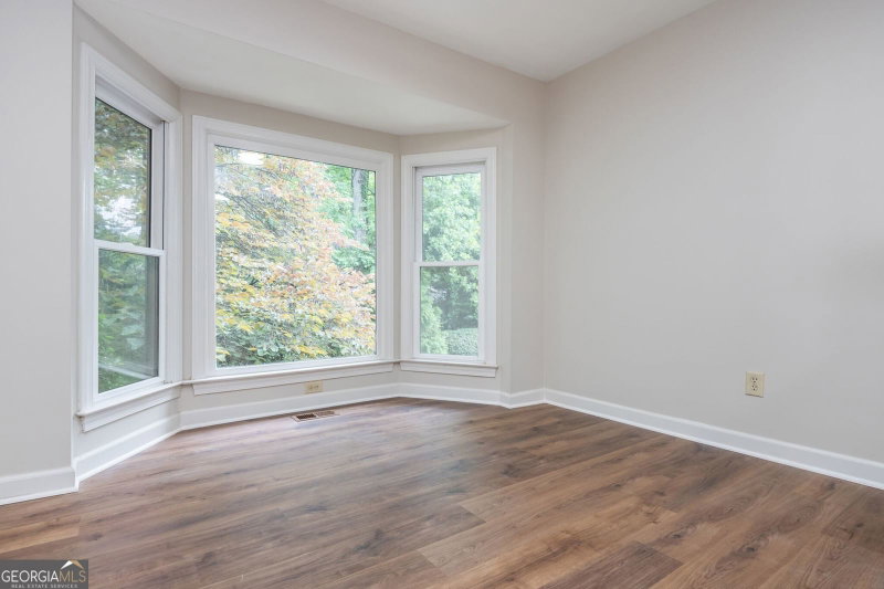 Photo 18 of 1354 Sheffield Glen Way NE