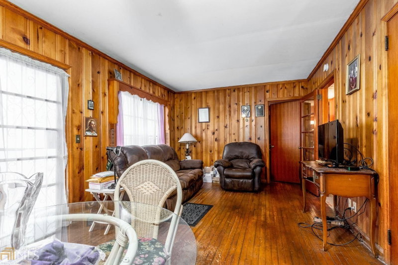 Photo 11 of 424 E Pharr Road
