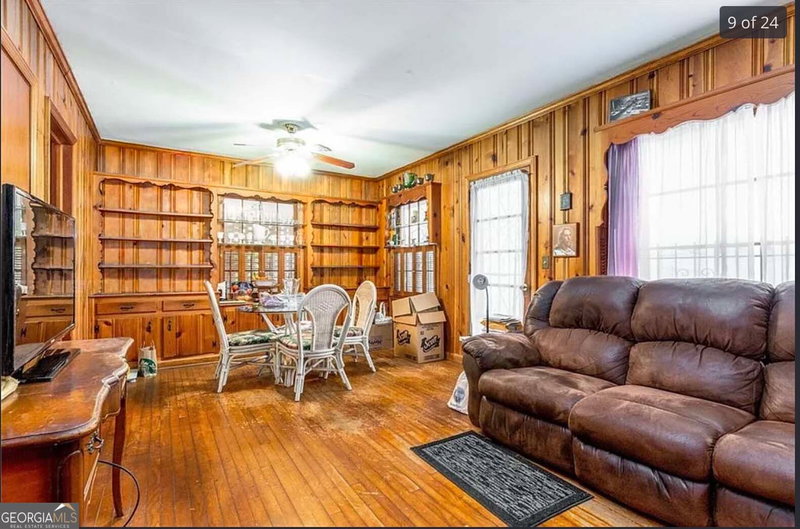 Photo 9 of 424 E Pharr Road