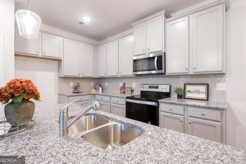 Photo 16 of 121 Greenview Court