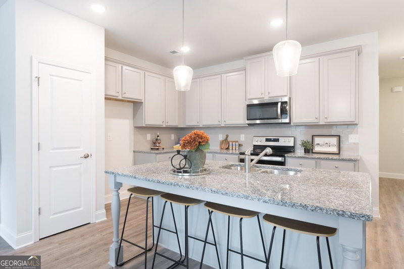 Photo 18 of 121 Greenview Court