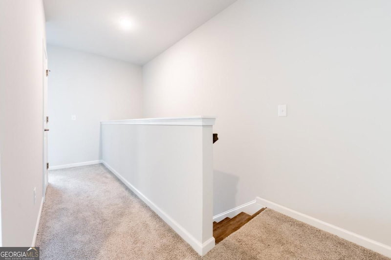 Photo 19 of 121 Greenview Court