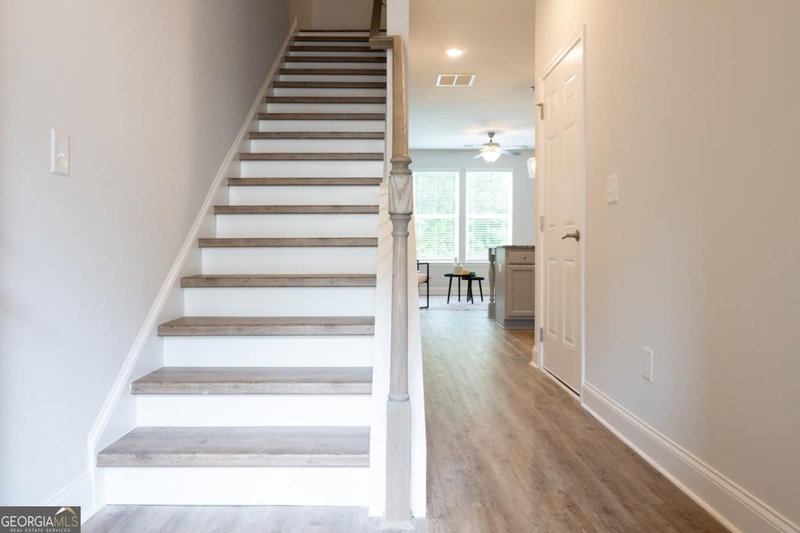 Photo 3 of 121 Greenview Court