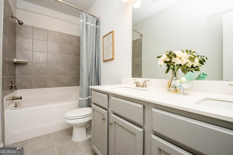 Photo 33 of 121 Greenview Court