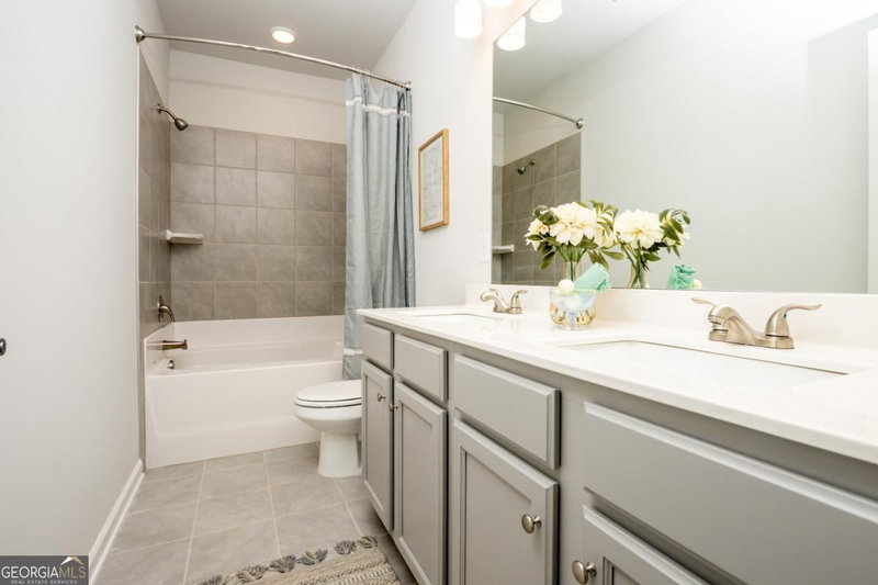 Photo 34 of 121 Greenview Court
