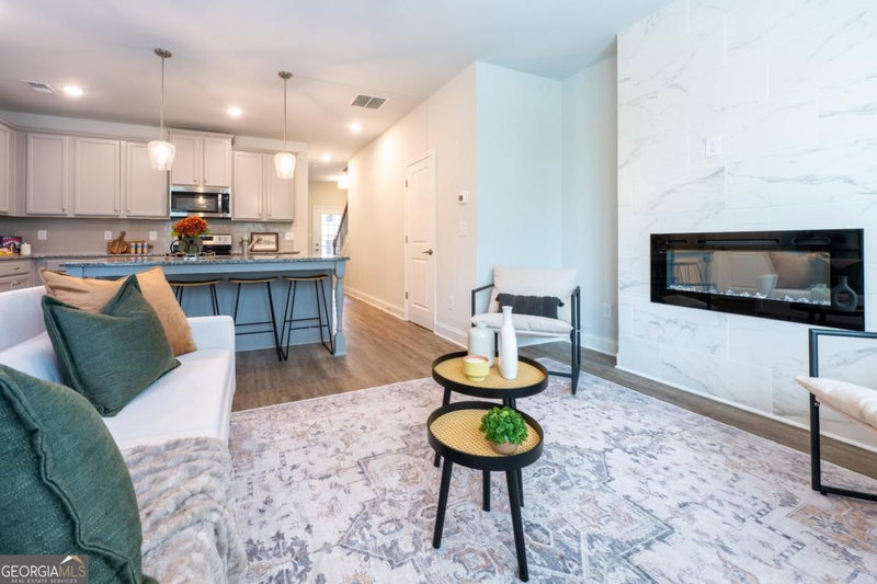 Photo 5 of 121 Greenview Court