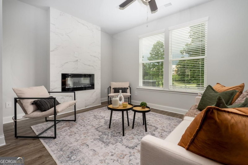 Photo 9 of 121 Greenview Court