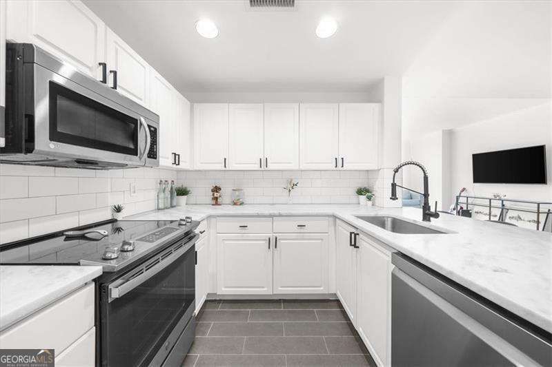 Photo 3 of 3475 Oak Valley Road NE #410