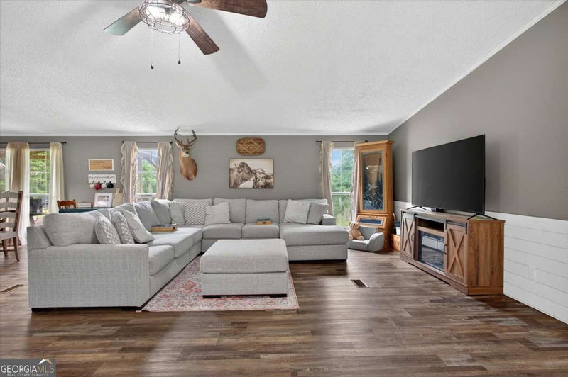 Photo 7 of 930 Dry Pond Lane