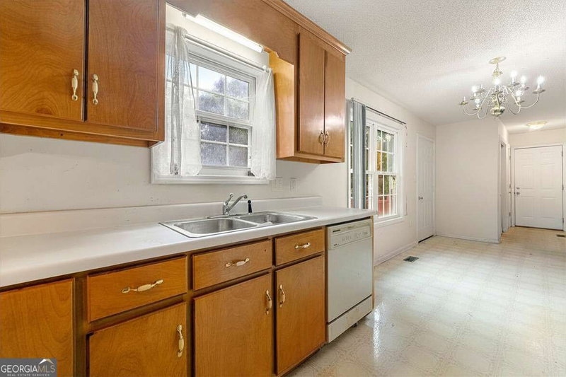 Photo 3 of 1480 E Broad Street