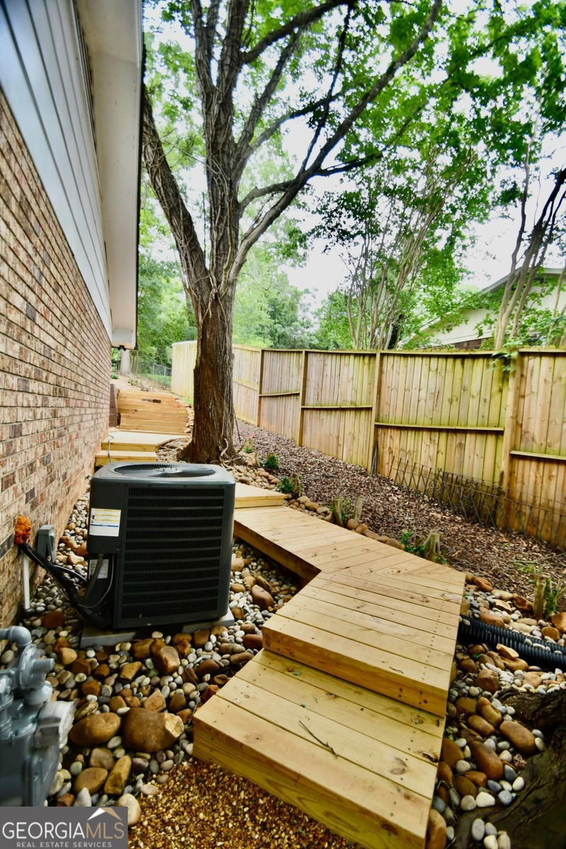 Photo 51 of 280 Valleybrook Drive