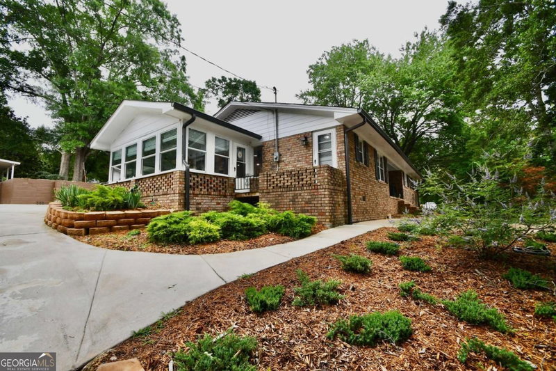 Photo 9 of 280 Valleybrook Drive