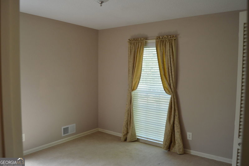 Photo 3 of 98 Beechwwod Boulevard