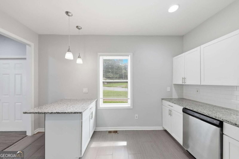 Photo 13 of 1152 Wedgewood Drive NW