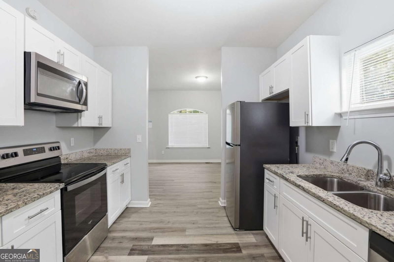 Photo 12 of 820 Magna Carta Drive NW