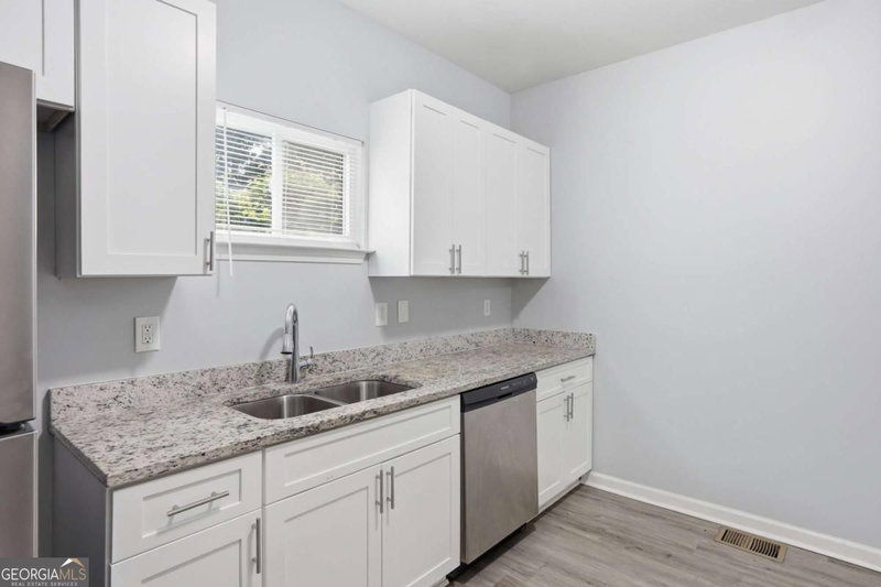 Photo 10 of 820 Magna Carta Drive NW