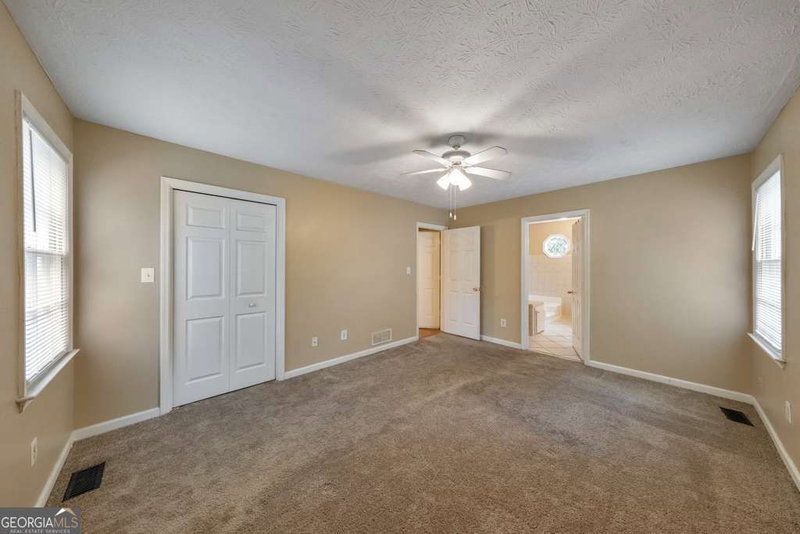 Photo 9 of 2648 Foxglove Drive SW