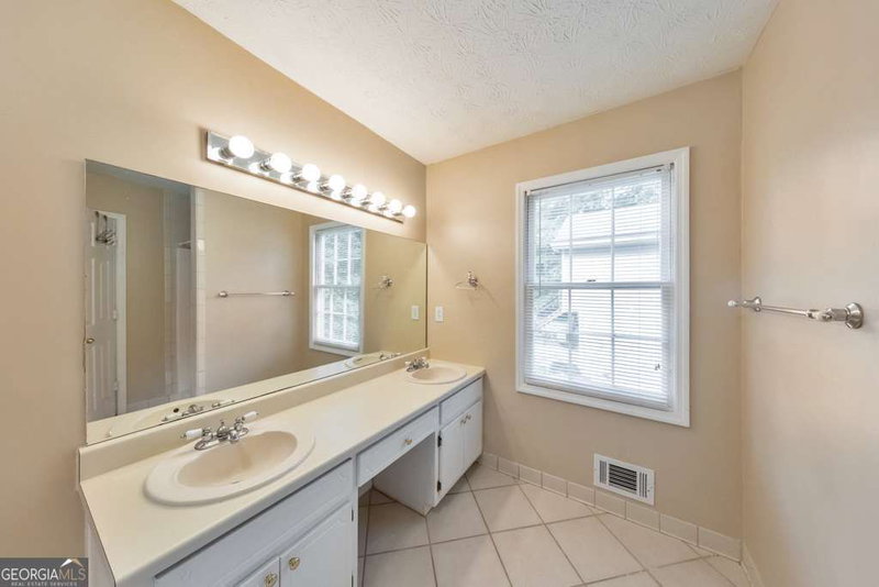 Photo 10 of 2648 Foxglove Drive SW