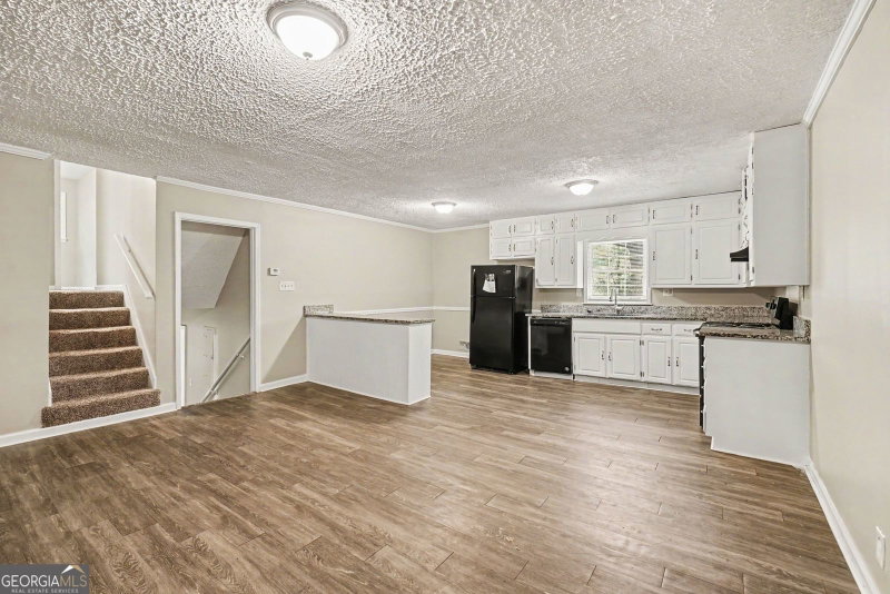 Photo 3 of 6436 Piney Circle SW
