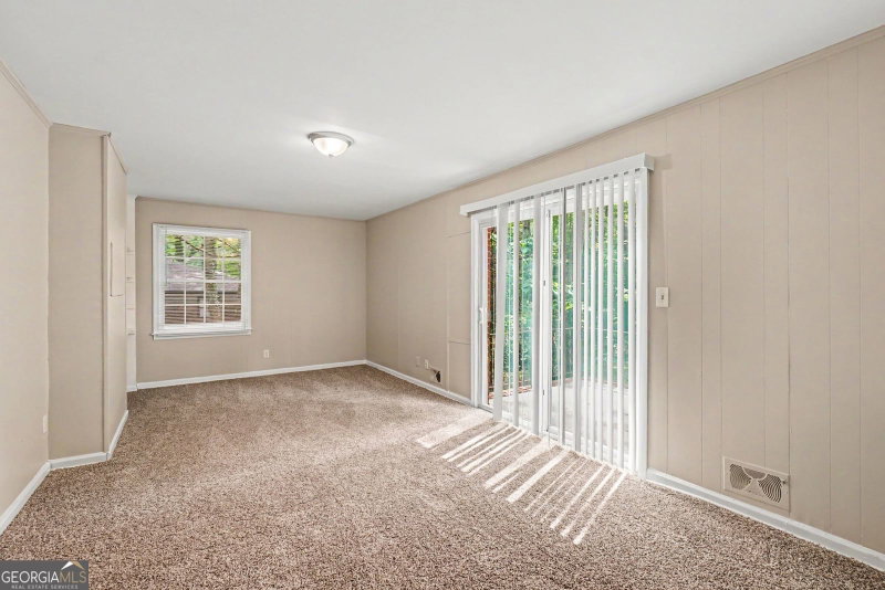 Photo 5 of 6436 Piney Circle SW