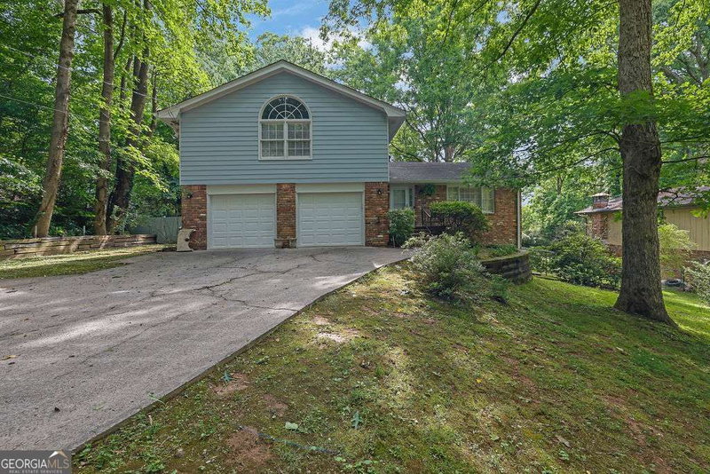Photo 2 of 4916 Oak Grove Drive