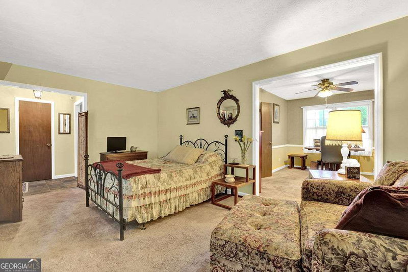 Photo 16 of 4916 Oak Grove Drive
