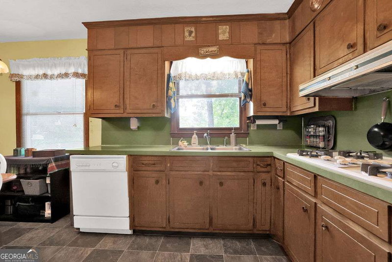 Photo 9 of 4916 Oak Grove Drive