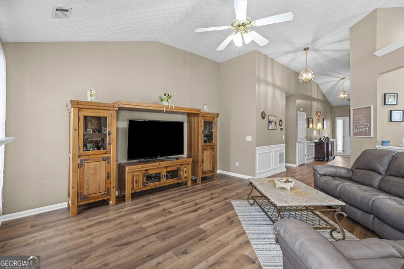 Photo 11 of 2114 Beacon Crest Drive