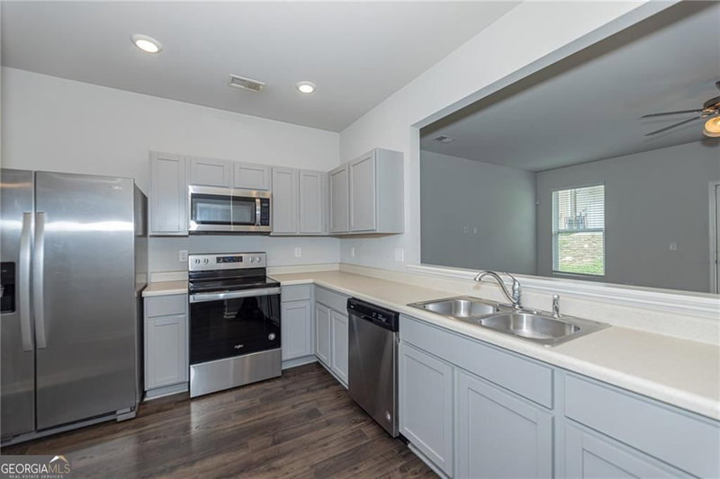 Photo 10 of 6137 Rockaway Road