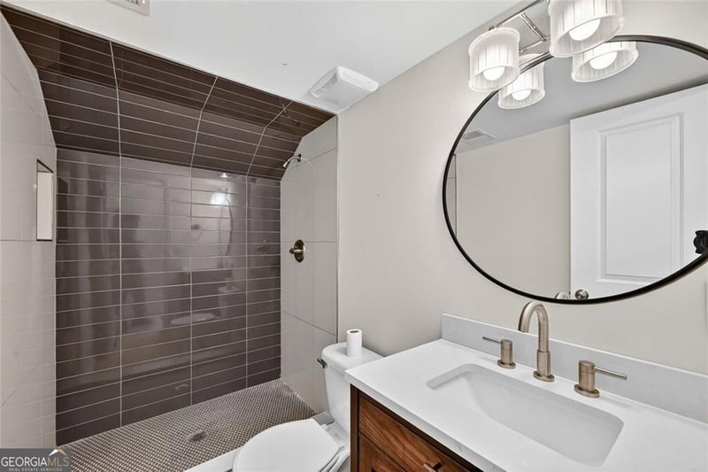 Photo 14 of 2037 Longview Way