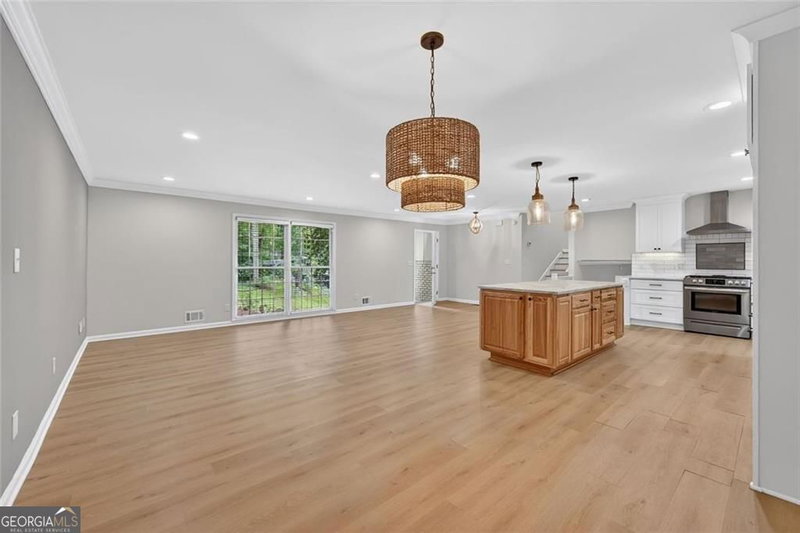 Photo 18 of 2037 Longview Way
