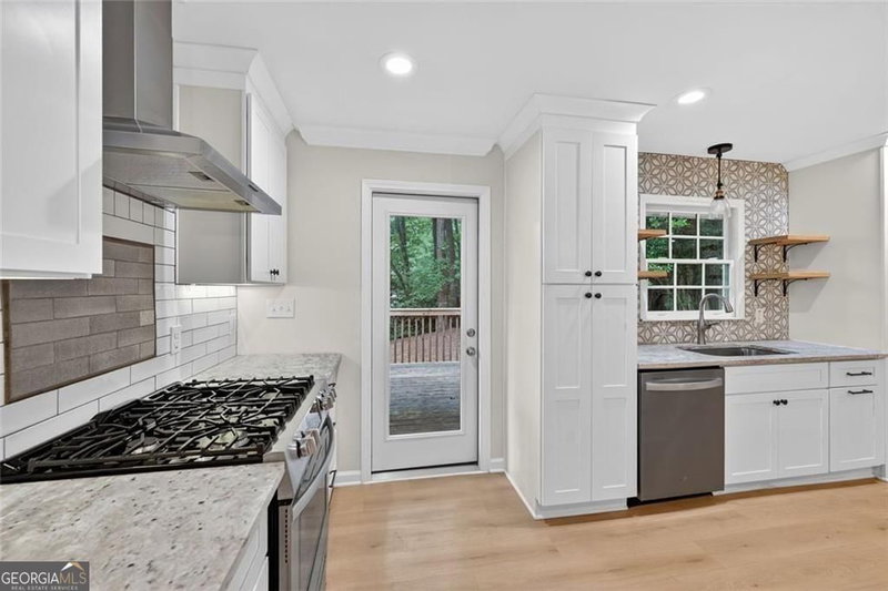 Photo 5 of 2037 Longview Way