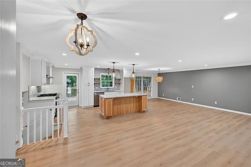 Photo 6 of 2037 Longview Way