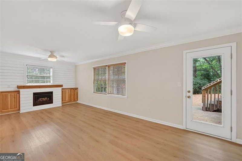 Photo 8 of 2037 Longview Way