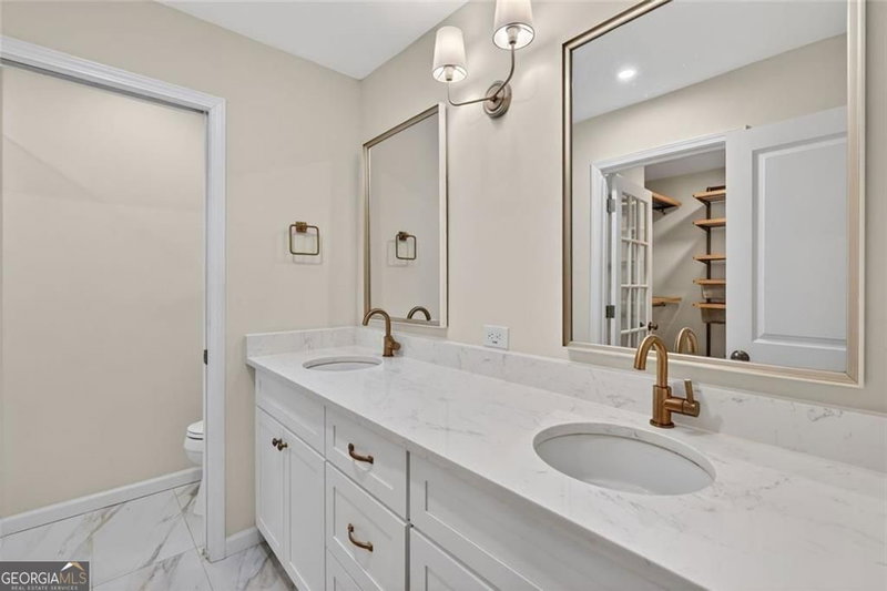 Photo 11 of 2037 Longview Way