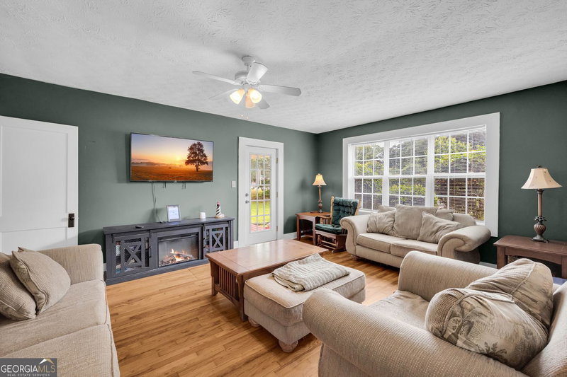 Photo 10 of 43 Hood Street