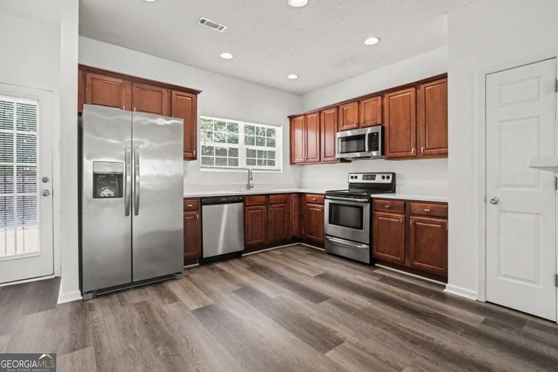 Photo 12 of 5305 Oakley Commons Boulevard
