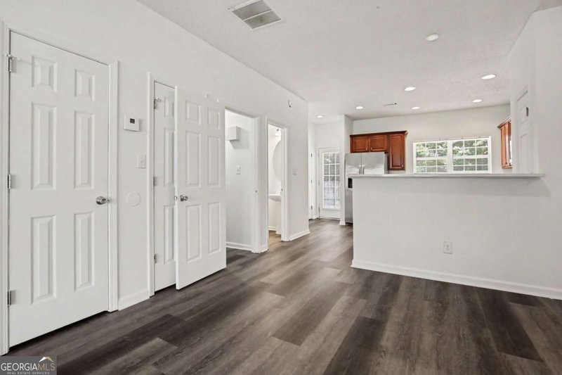 Photo 10 of 5305 Oakley Commons Boulevard