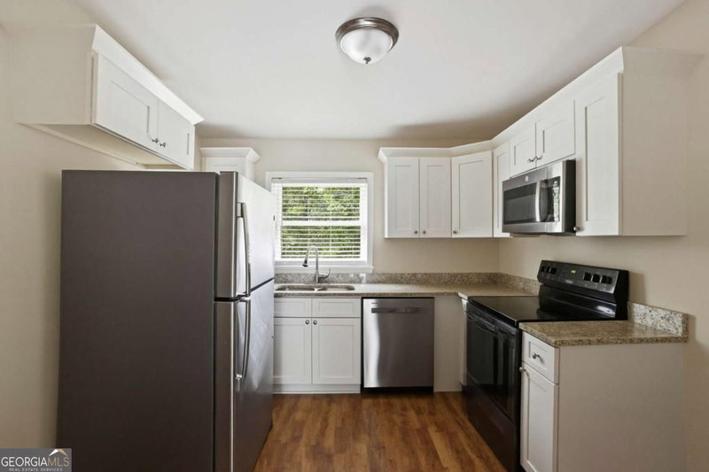 Photo 10 of 836 Amber Place NW