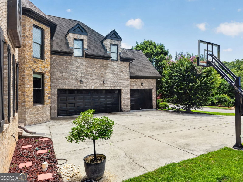 Photo 4 of 585 Settles Brook Court