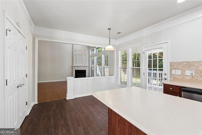 Photo 6 of 615 Syemore Pass